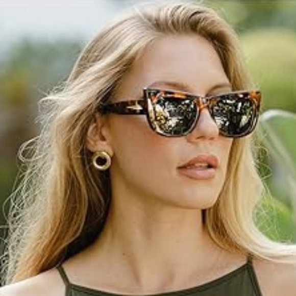 Cat eye sunglasses